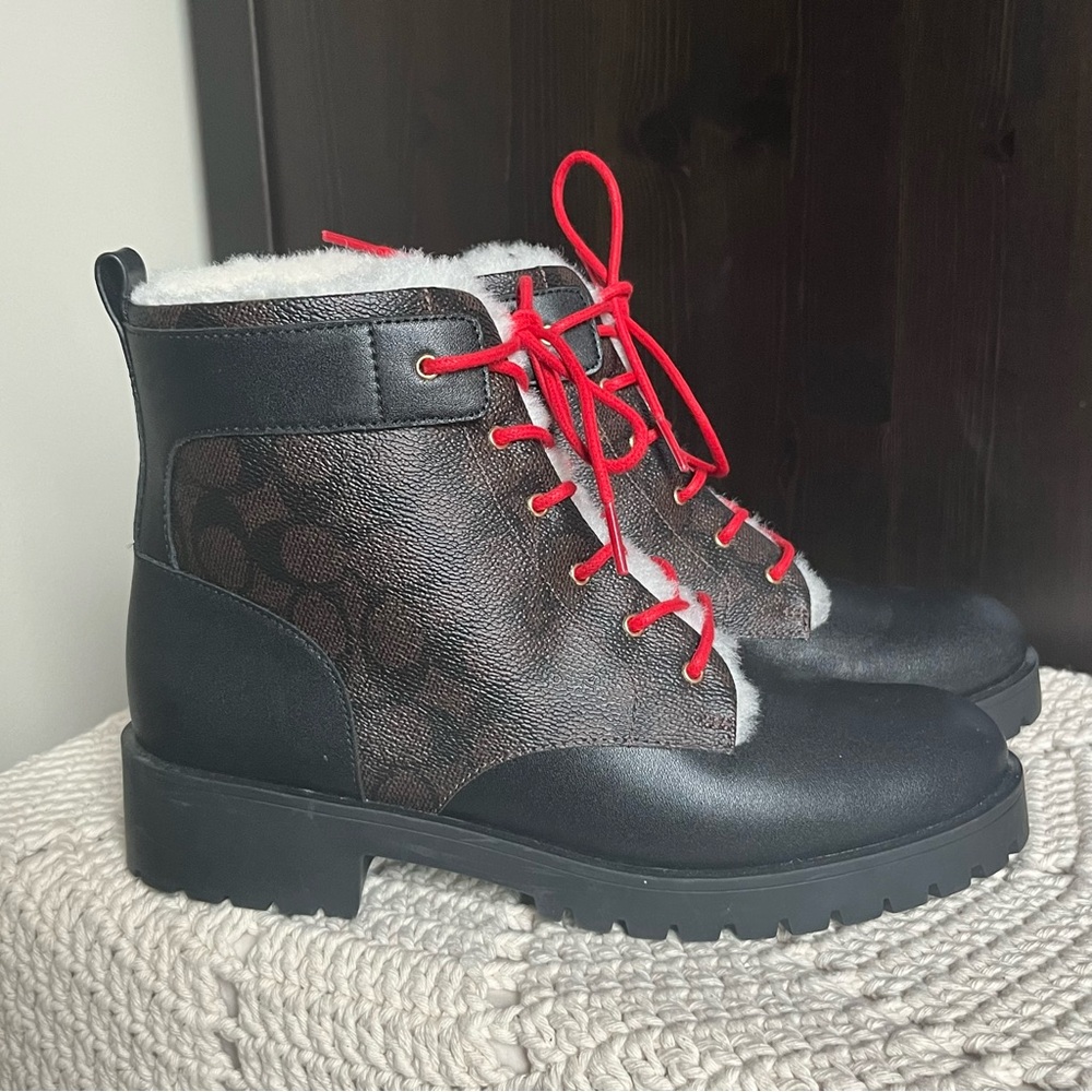 NWT Coach Lorraine Bootie In Signature Canvas and faux shearling lining size 9 - Picture 6 of 13